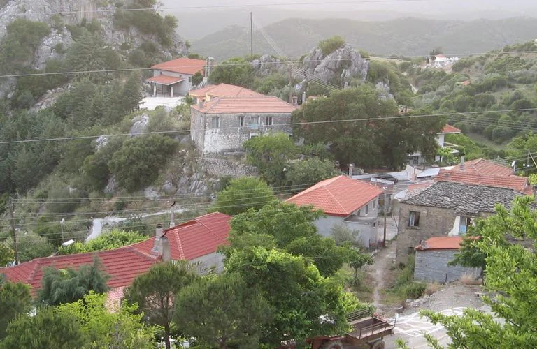 Πετρώνα