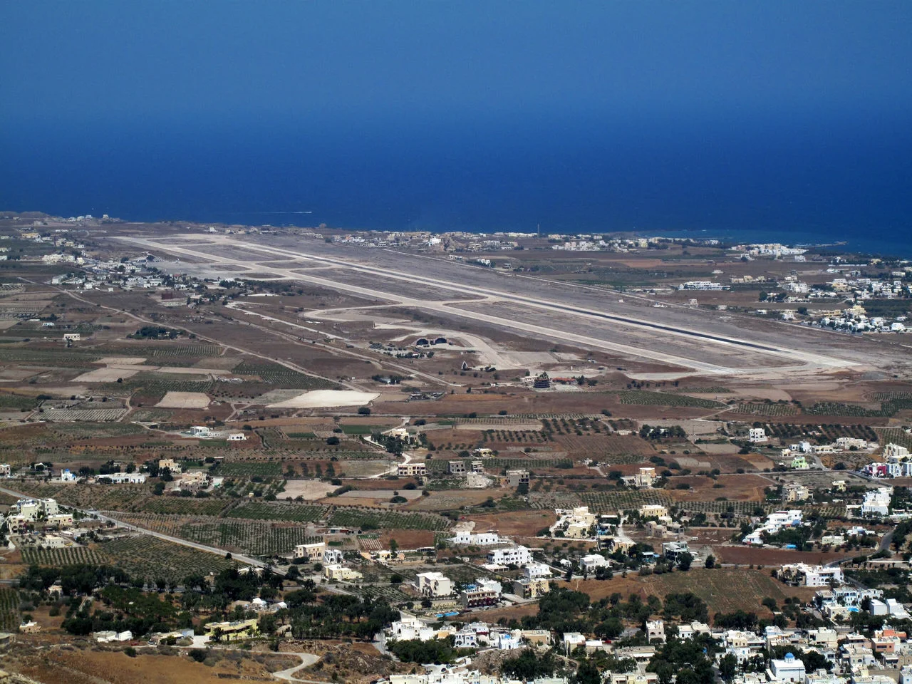 Κρατικός Αερολιμένας Σαντορίνης (Μονόλιθος)